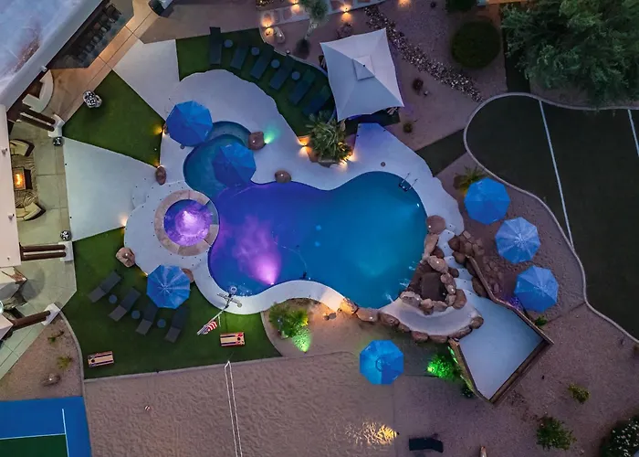 Private Oasis Pickleball Volleyball Sleeps 24 Holiday home