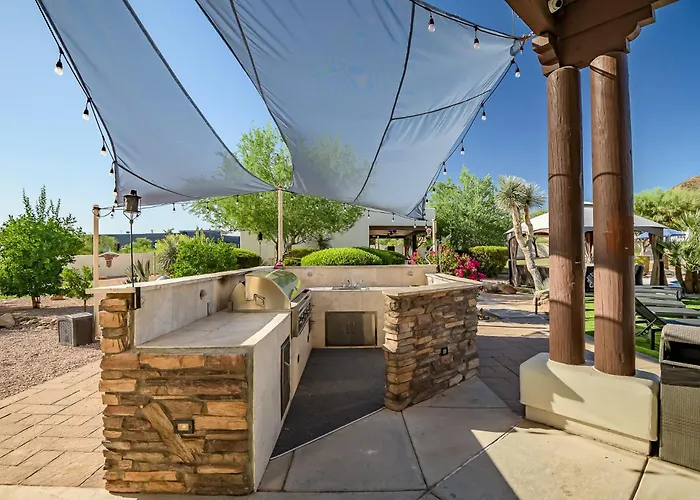 Private Oasis Pickleball Volleyball Sleeps 24 Holiday home *