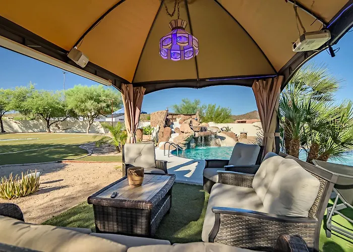 Private Oasis Pickleball Volleyball Sleeps 24 Holiday home *