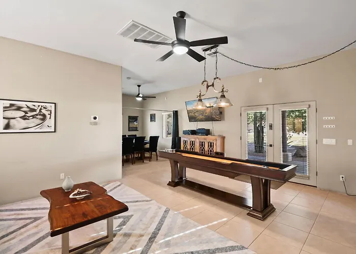 Private Oasis Pickleball Volleyball Sleeps 24 Holiday home