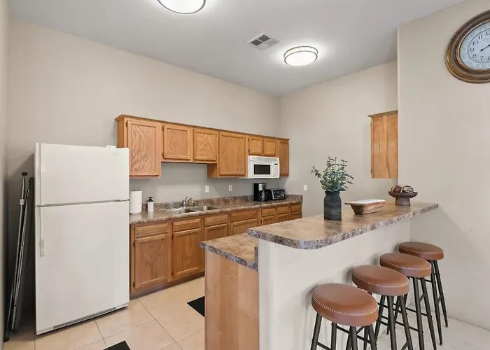 Private Oasis Pickleball Volleyball Sleeps 24 Holiday home Phoenix