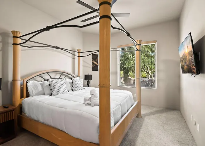 Private Oasis Pickleball Volleyball Sleeps 24 Holiday home *