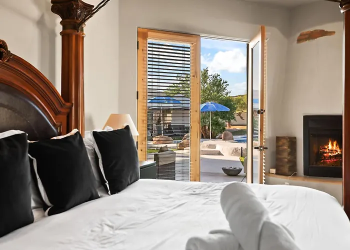 Private Oasis Pickleball Volleyball Sleeps 24 Holiday home Phoenix