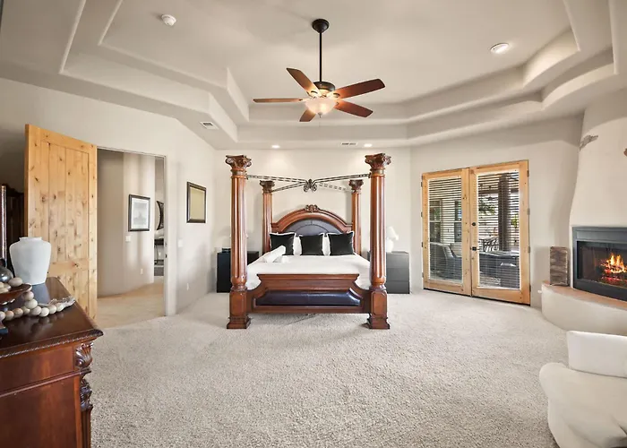 Private Oasis Pickleball Volleyball Sleeps 24 Holiday home Phoenix