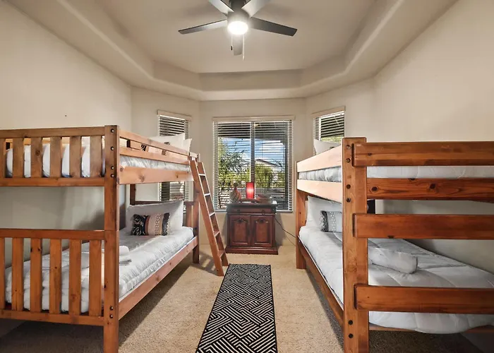 Private Oasis Pickleball Volleyball Sleeps 24 Holiday home Phoenix