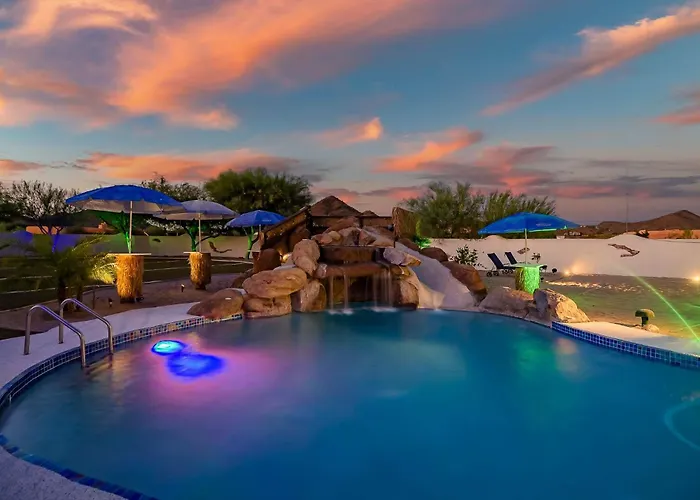 Private Oasis Pickleball Volleyball Sleeps 24 Holiday home *